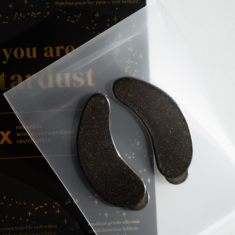 Glitter eye pads with hyaluronic acid